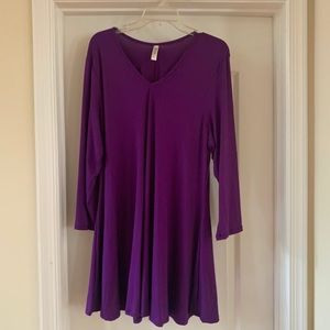 BRAND NEW. Macy’s Top. NO DAMAGE. Smoke free home.